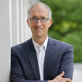 Dr. Wolfgang Walchner
                